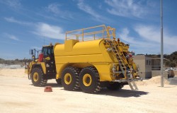 Komatsu HM400-3 33000lts