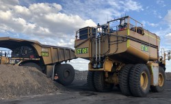 CAT777G servicing a CAT793F